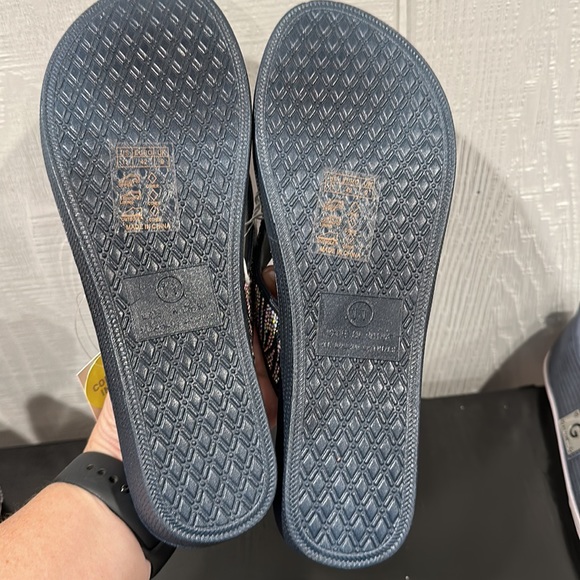 Capelli Flip Flops NWT - Picture 4 of 4